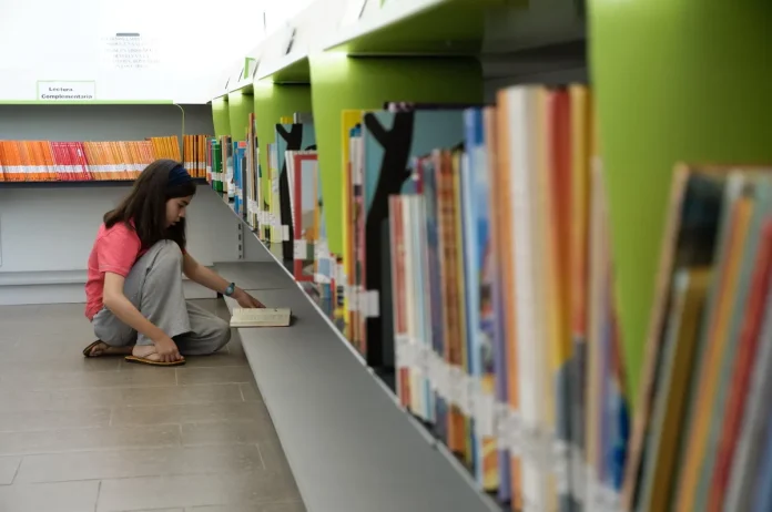 Reescribir la lectura = releer las bibliotecas Reescribir la lectura = releer las bibliotecas
